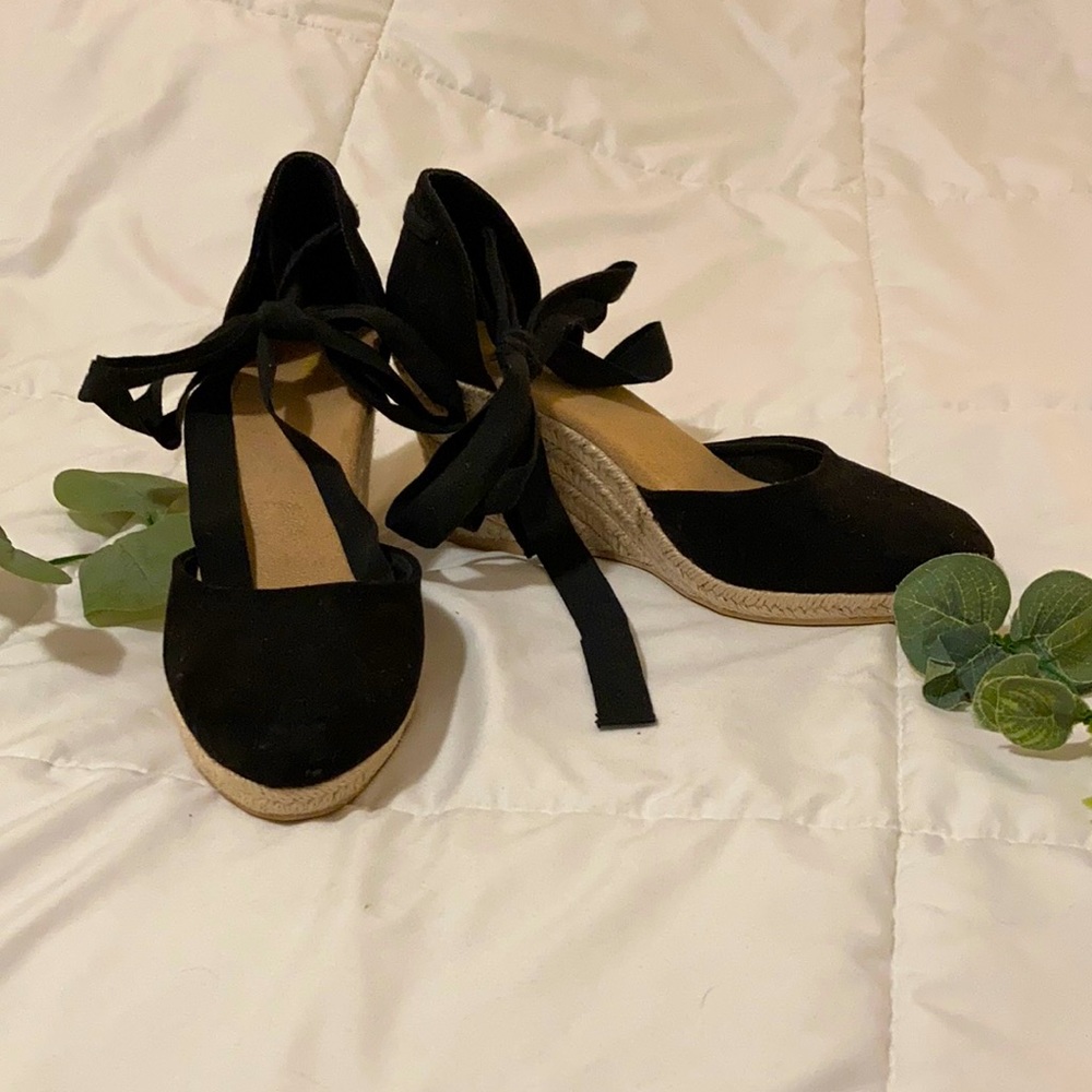 Old Navy Black Wedges